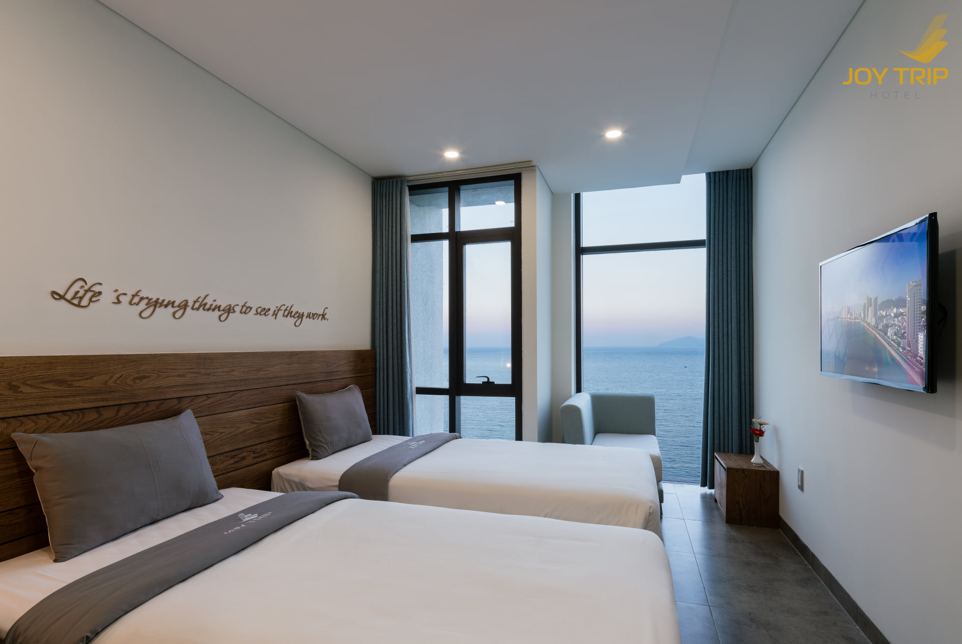 Khách sạn 4 sao JoyTrip Nha Trang view hướng biển